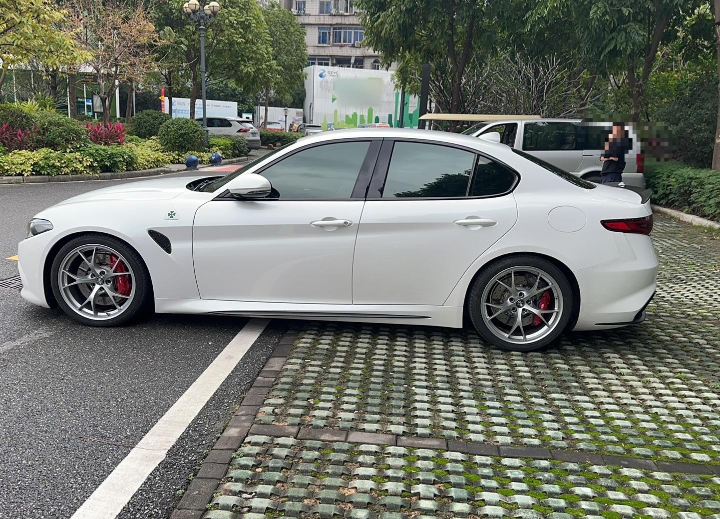 阿尔法·罗密欧 Giulia 2017款 2.9T 510HP 四叶草版