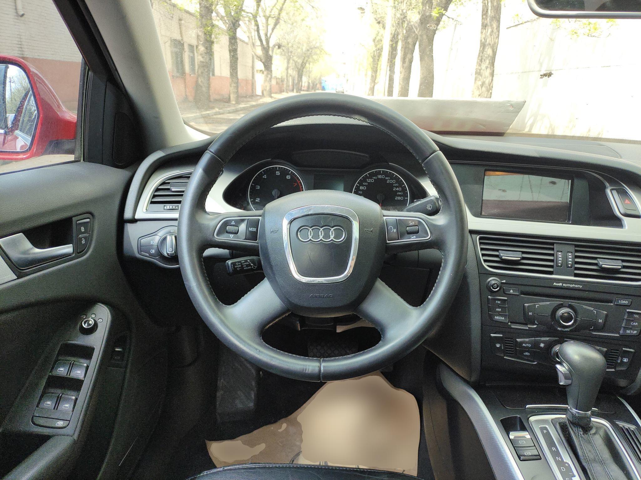 奥迪A4L 2012款 2.0 TFSI 自动标准型