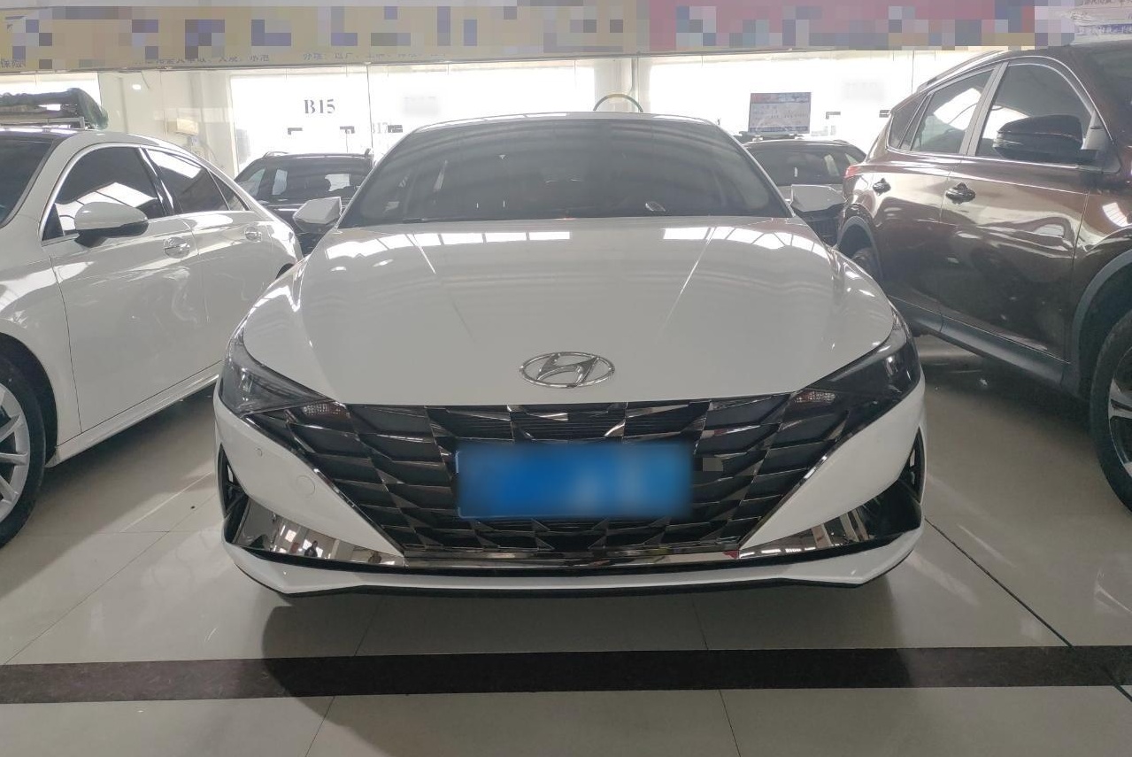 现代 伊兰特 2022款 1.5L CVT LUX尊贵版