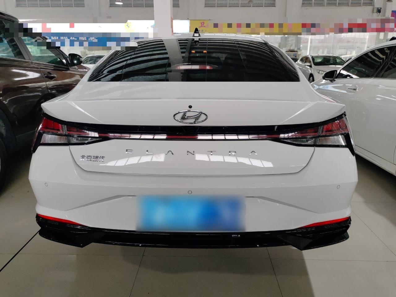 现代 伊兰特 2022款 1.5L CVT LUX尊贵版