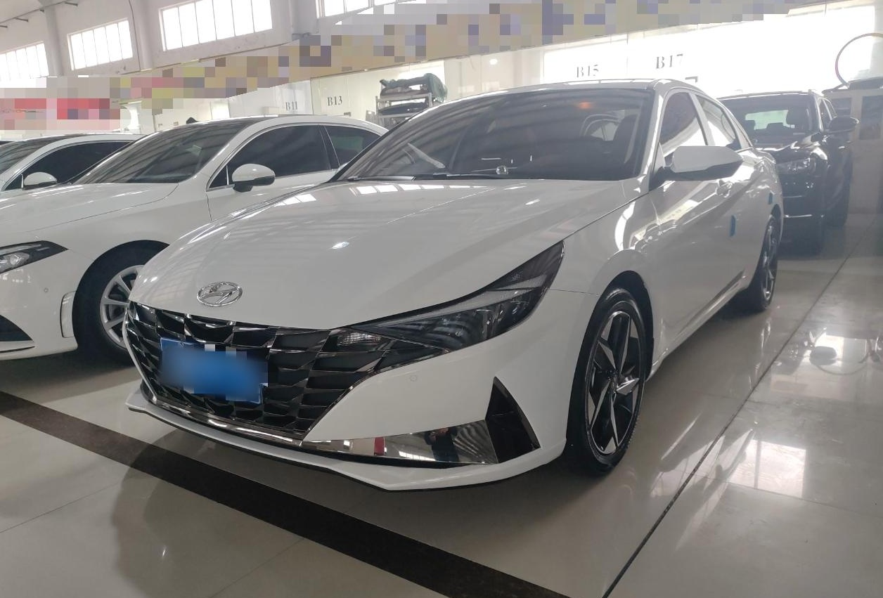 现代 伊兰特 2022款 1.5L CVT LUX尊贵版