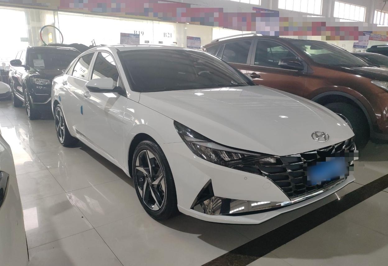 现代 伊兰特 2022款 1.5L CVT LUX尊贵版