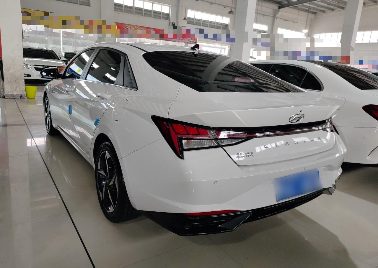 现代 伊兰特 2022款 1.5L CVT LUX尊贵版