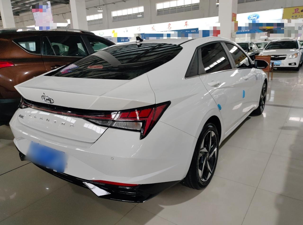 现代 伊兰特 2022款 1.5L CVT LUX尊贵版