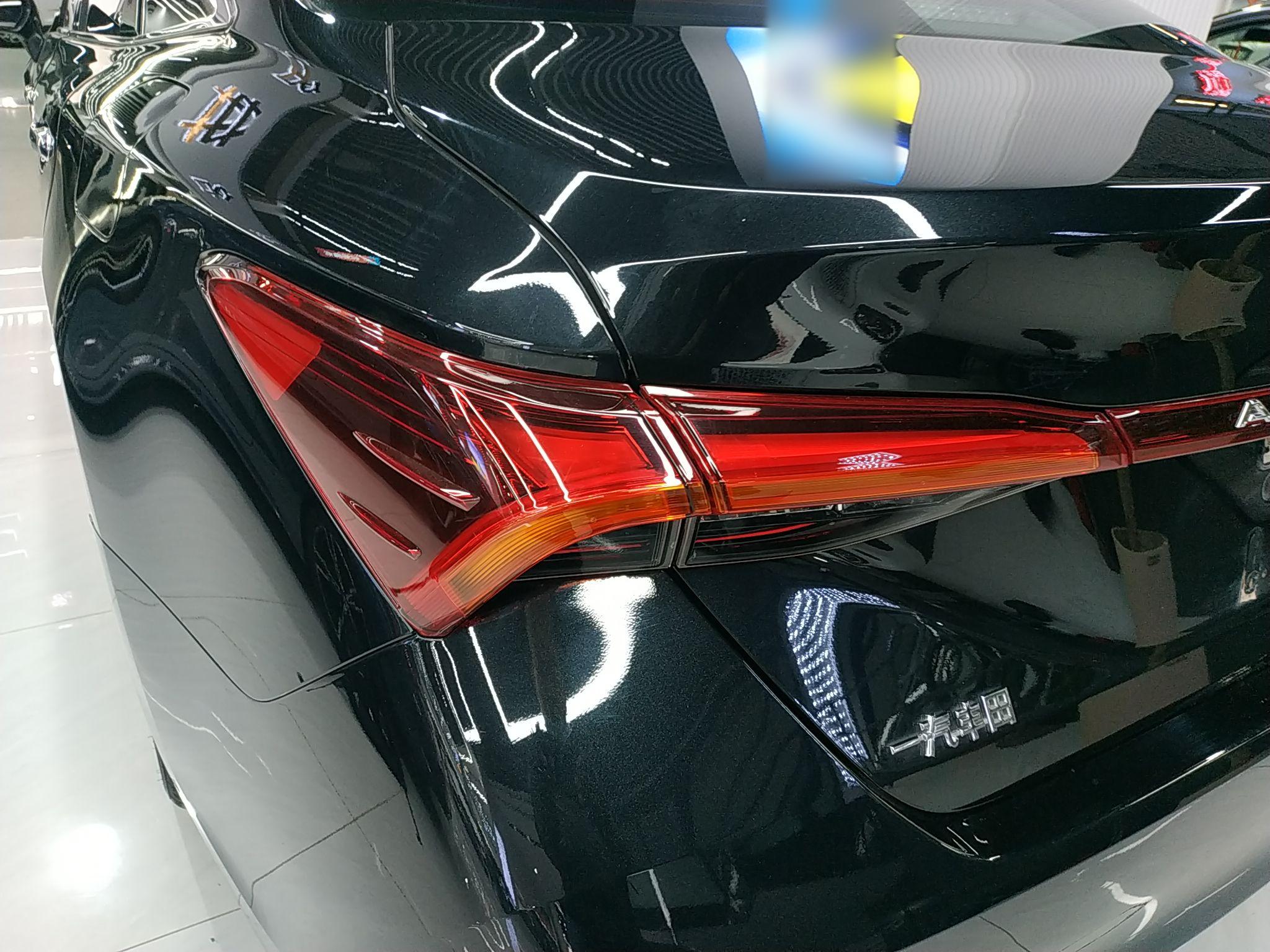 丰田 亚洲龙 2019款 双擎 2.5L XLE尊贵版 国VI