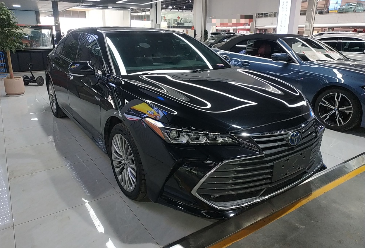 丰田 亚洲龙 2019款 双擎 2.5L XLE尊贵版 国VI