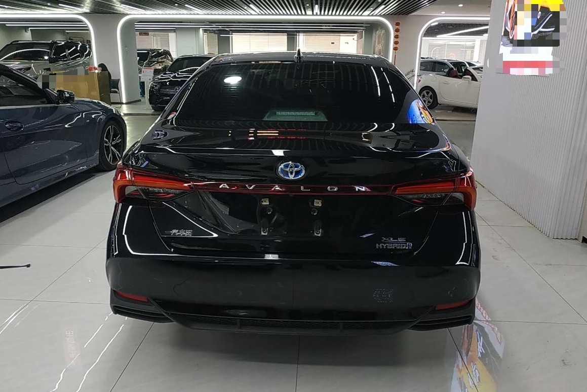 丰田 亚洲龙 2019款 双擎 2.5L XLE尊贵版 国VI