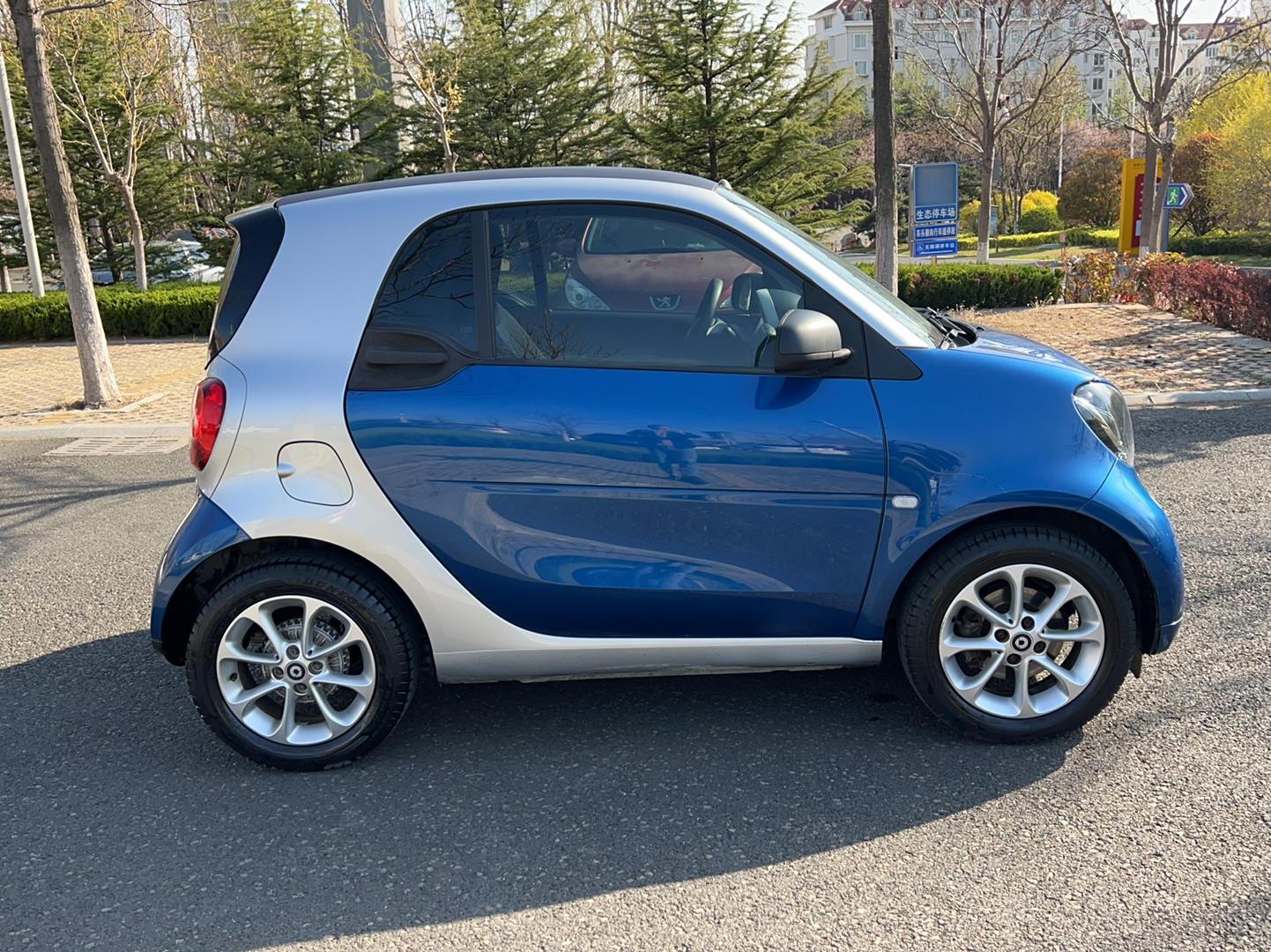 smart fortwo 2015款 1.0L 52千瓦硬顶灵动版