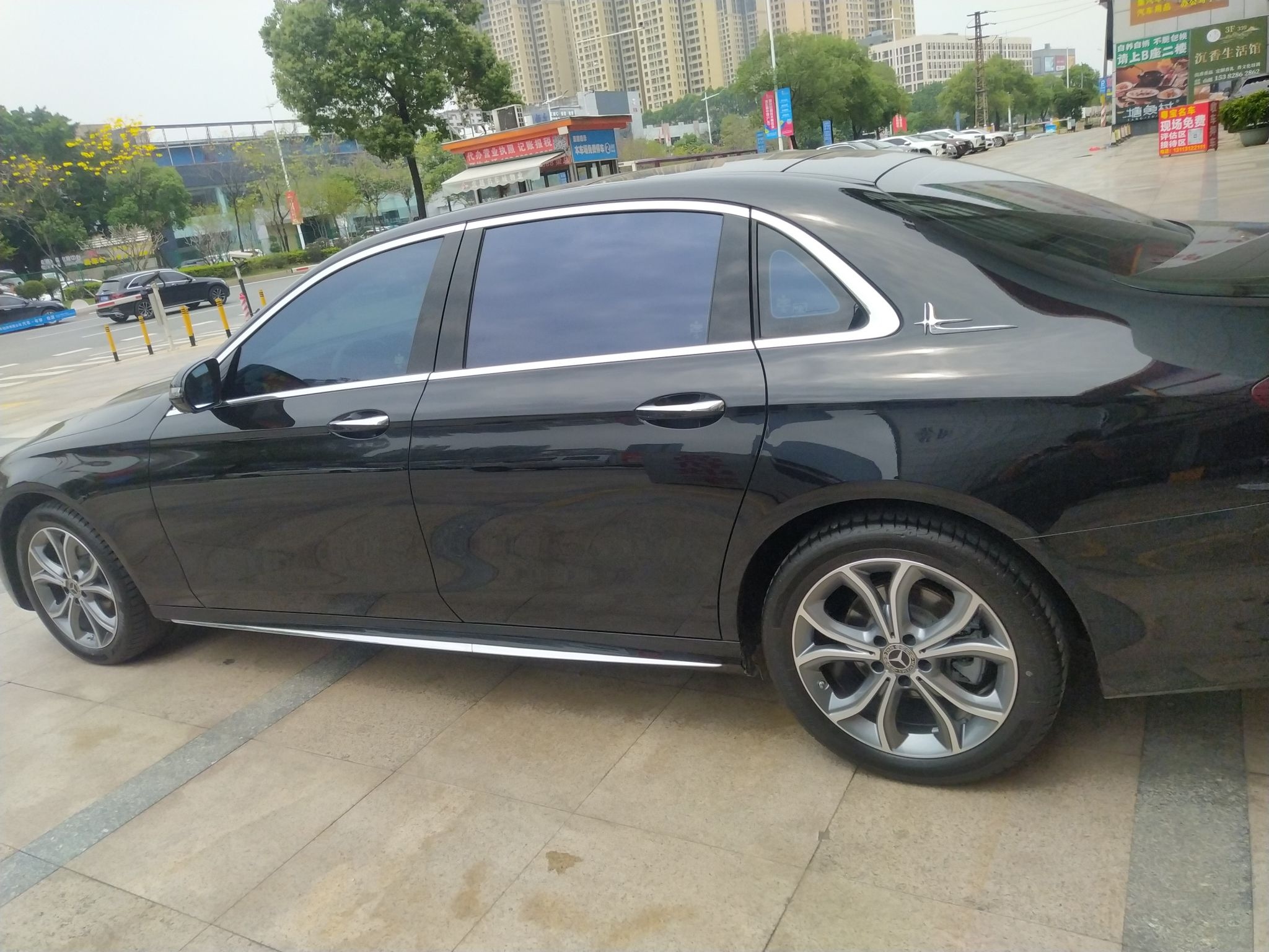 奔驰E级 2021款 E 300 L 运动豪华型