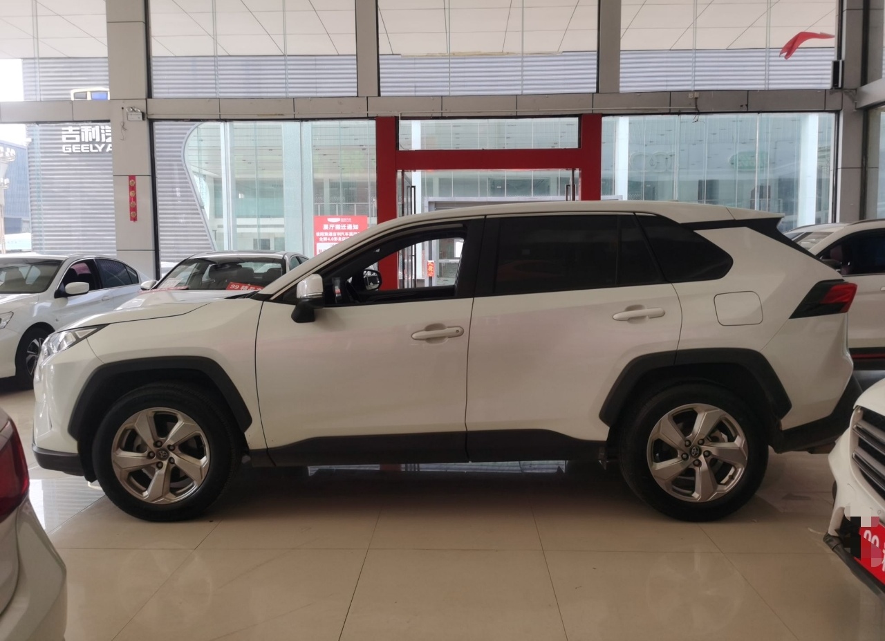 丰田 RAV4 2021款 2.0L CVT两驱风尚版