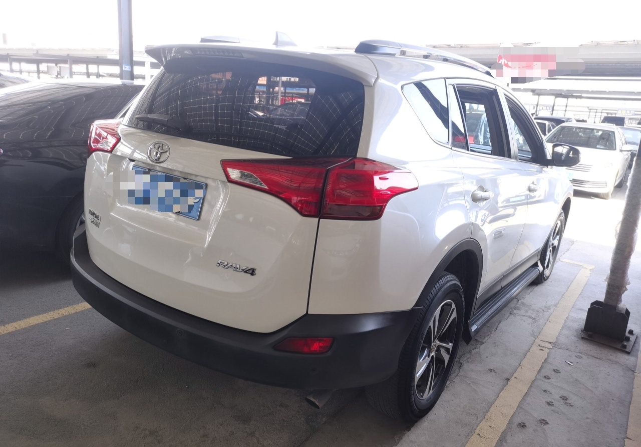 丰田 RAV4 2015款 2.0L CVT两驱风尚版