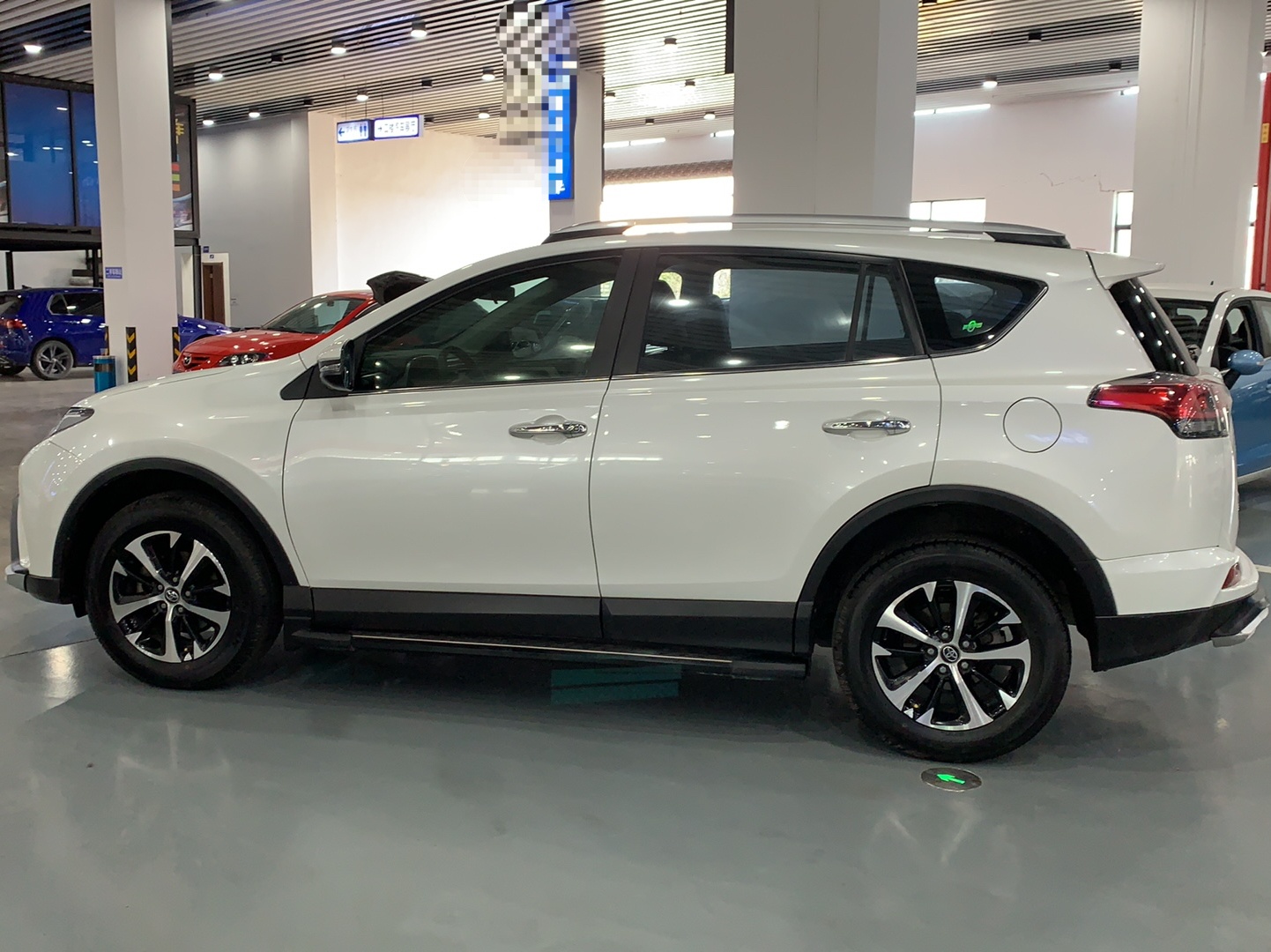 丰田 RAV4 2018款 2.0L CVT两驱风尚X版