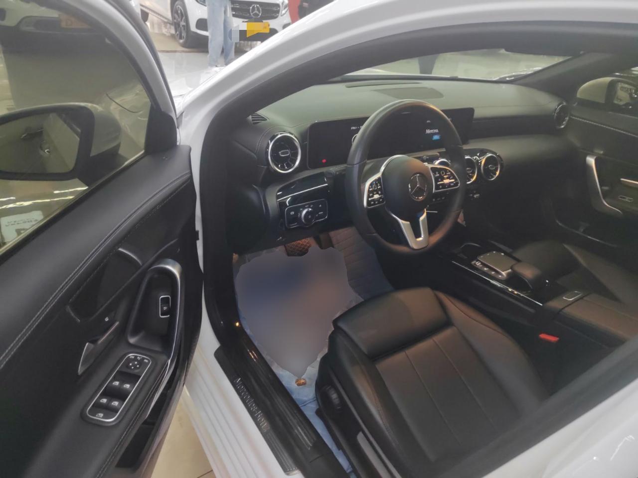 奔驰A级 2020款 改款 A 200 L 运动轿车动感型