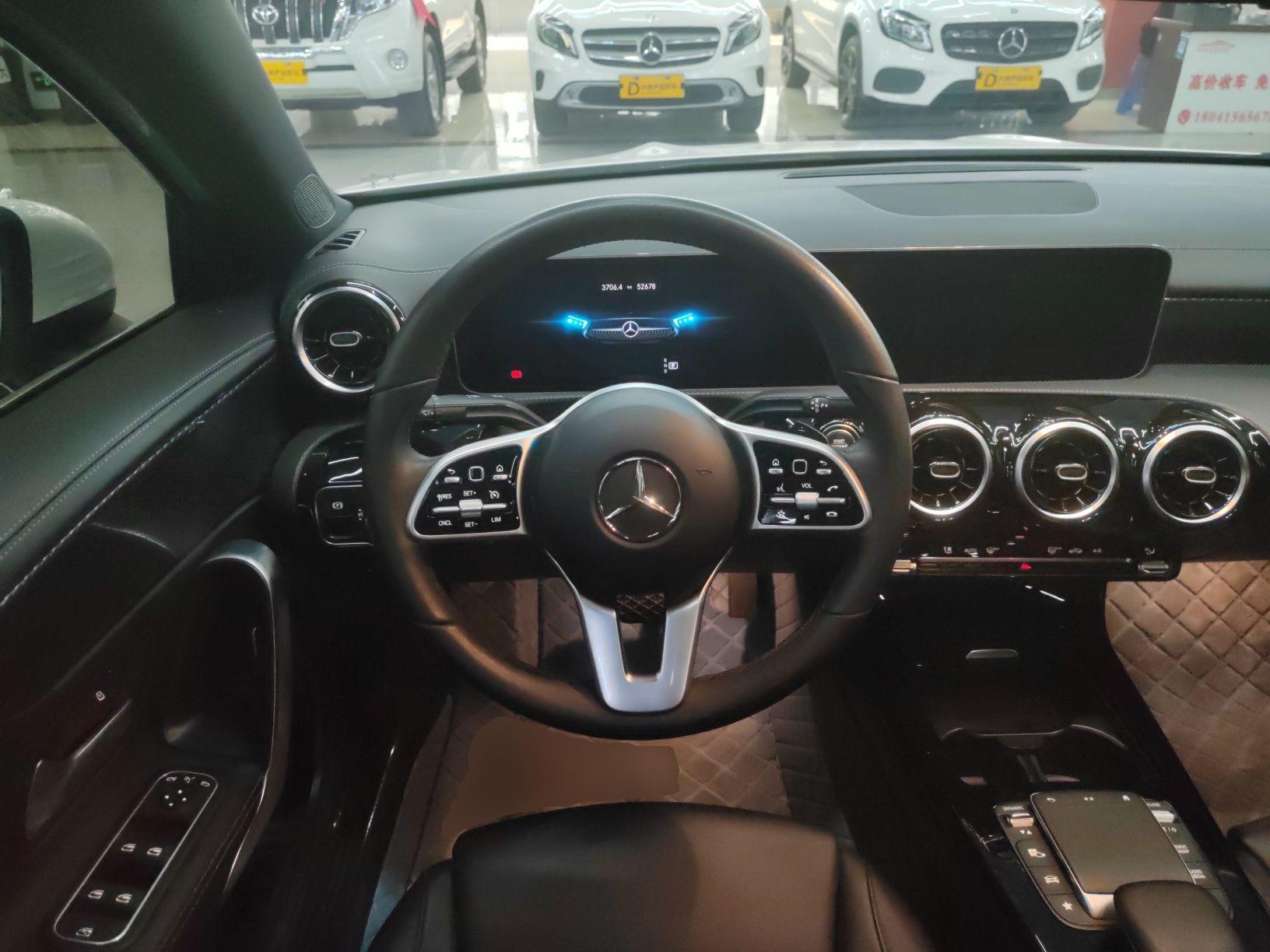 奔驰A级 2020款 改款 A 200 L 运动轿车动感型