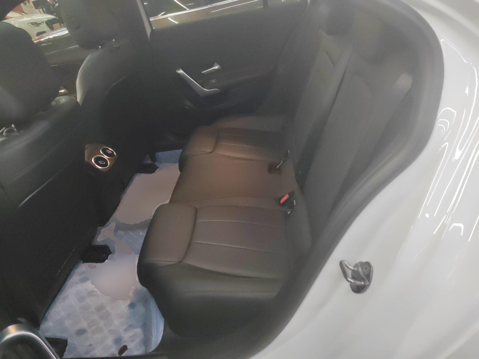 奔驰A级 2020款 改款 A 200 L 运动轿车动感型