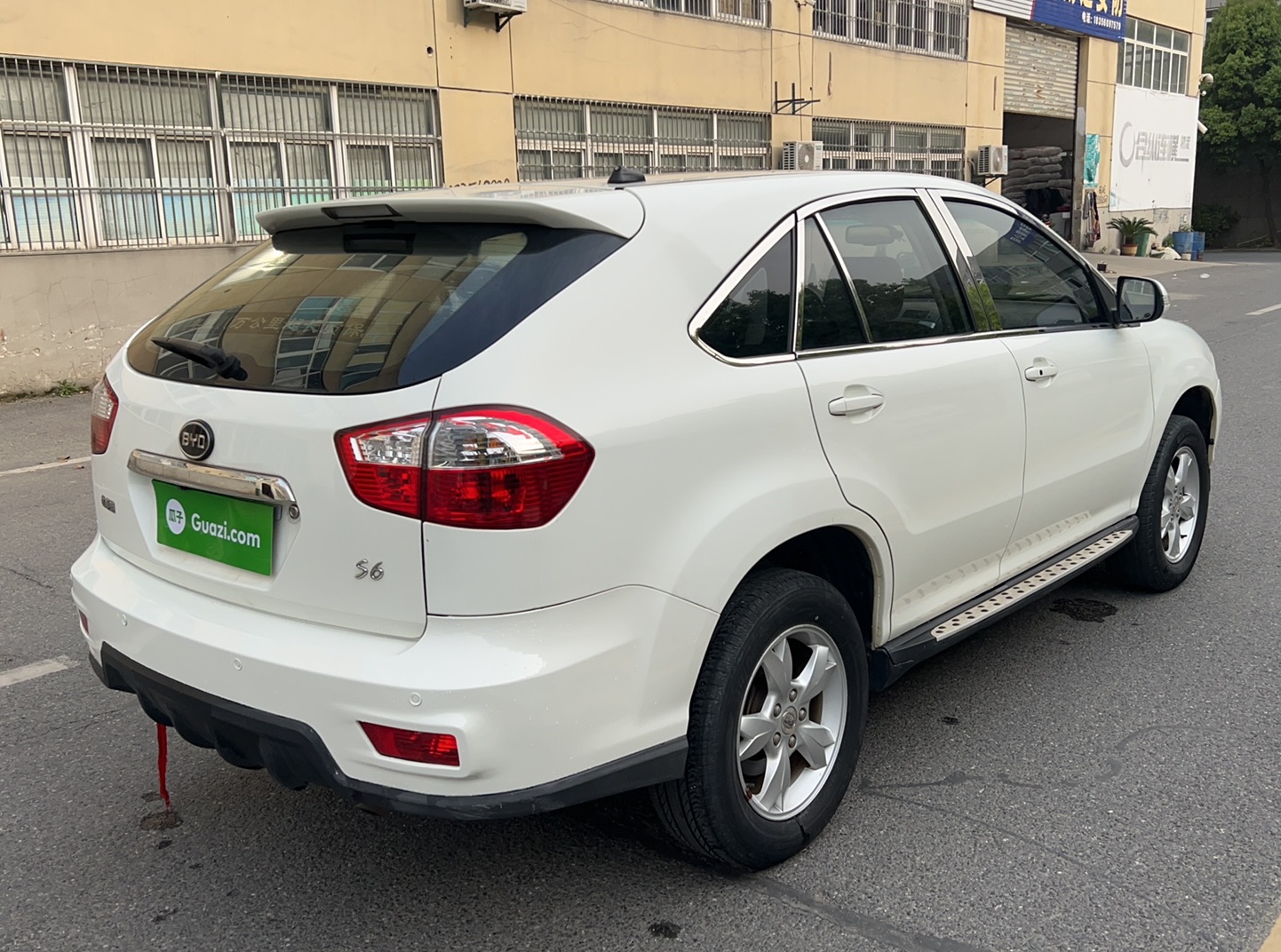 比亚迪S6 2014款 2.0L 手动豪华型 7座