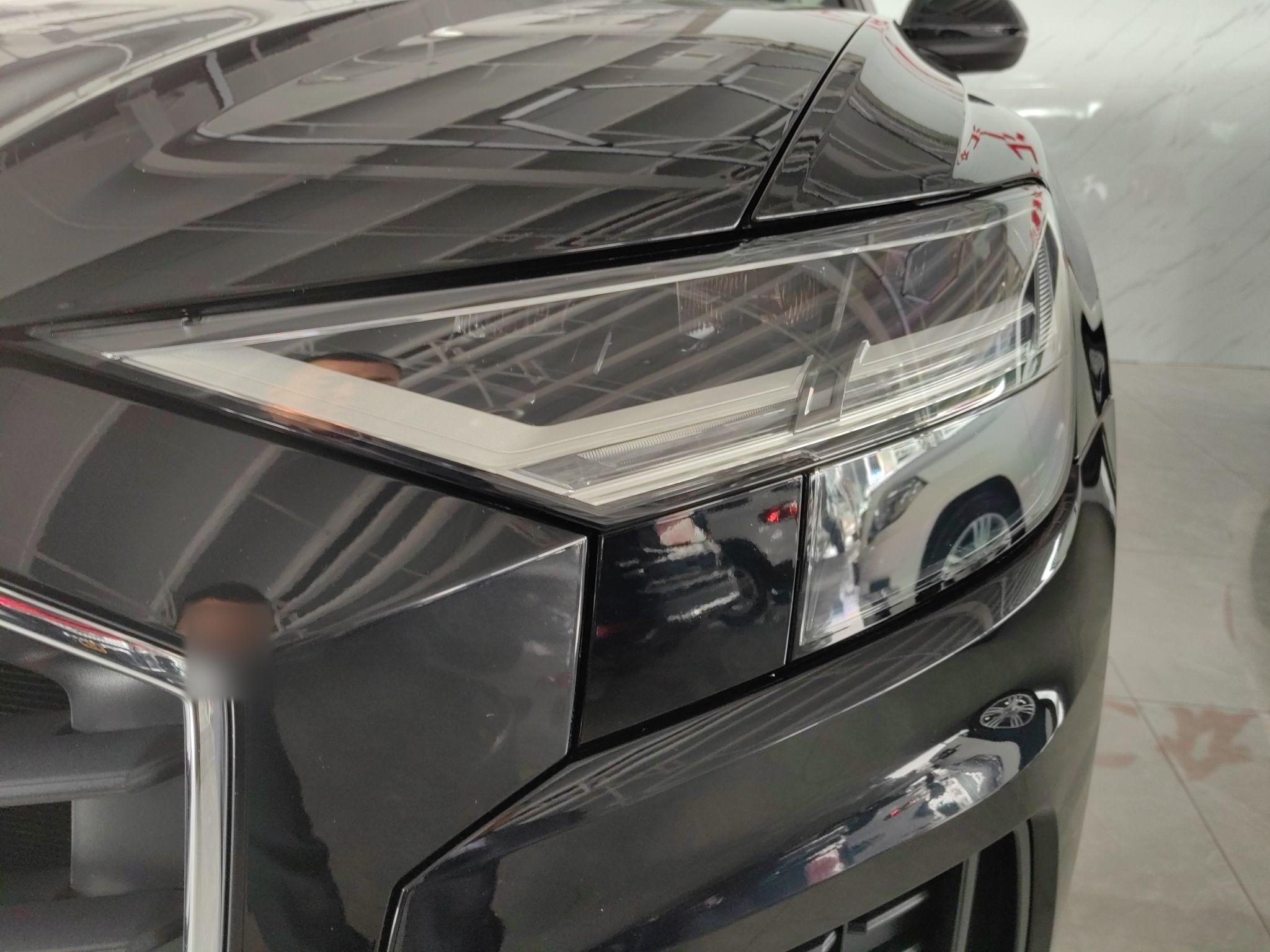 奥迪Q8 2019款 45 TFSI 豪华致雅型(进口)