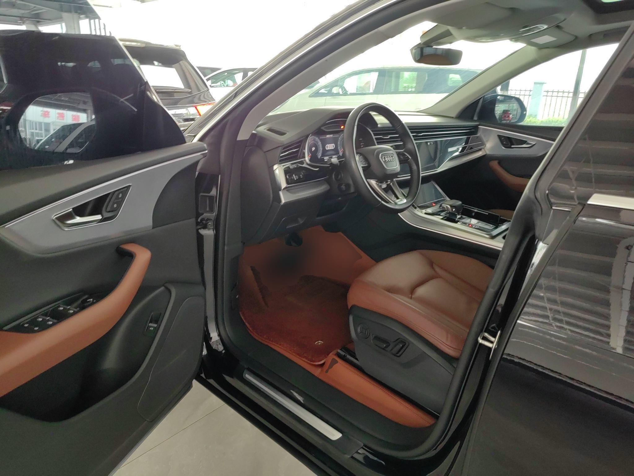 奥迪Q8 2019款 45 TFSI 豪华致雅型(进口)