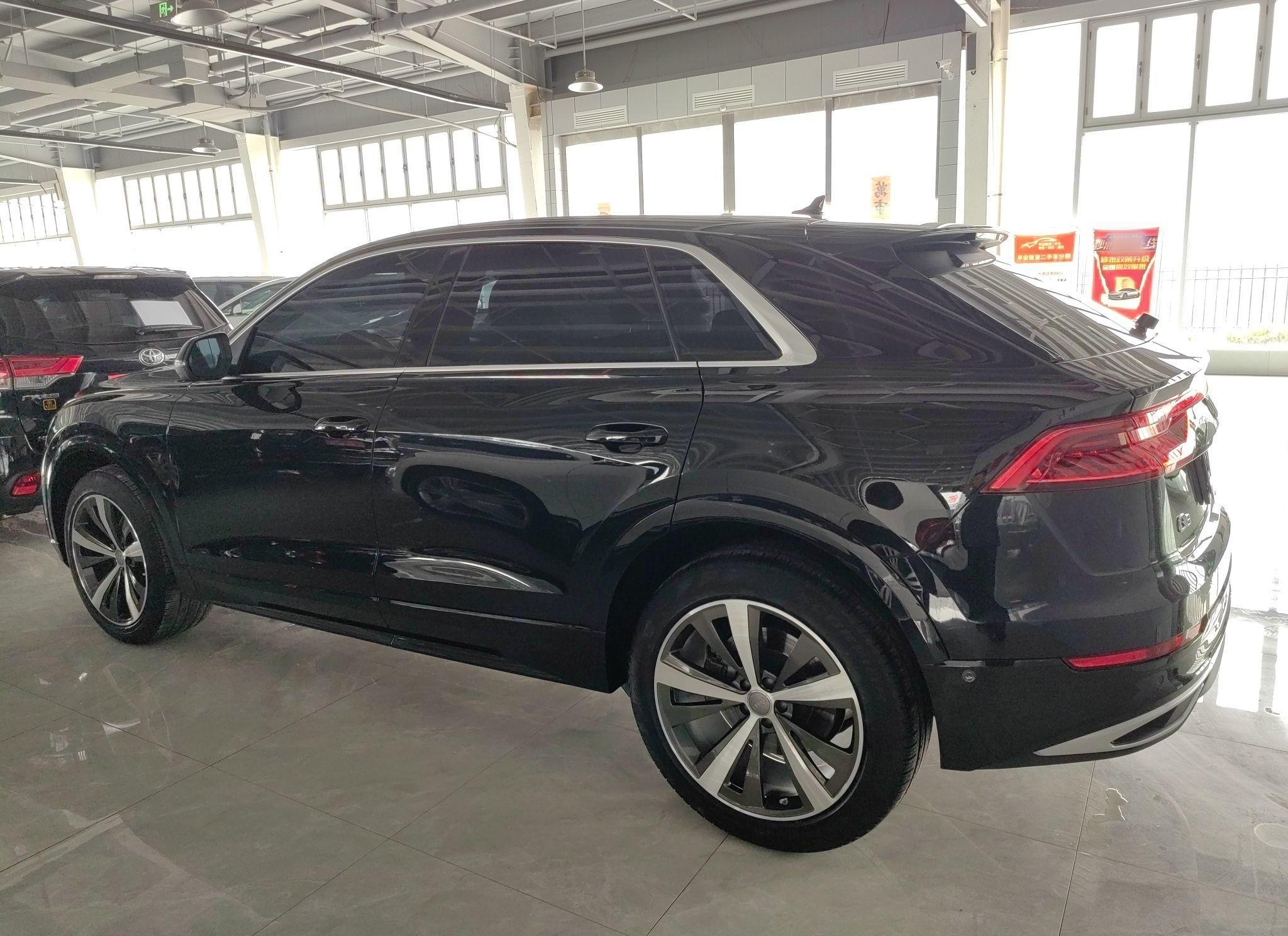 奥迪Q8 2019款 45 TFSI 豪华致雅型(进口)