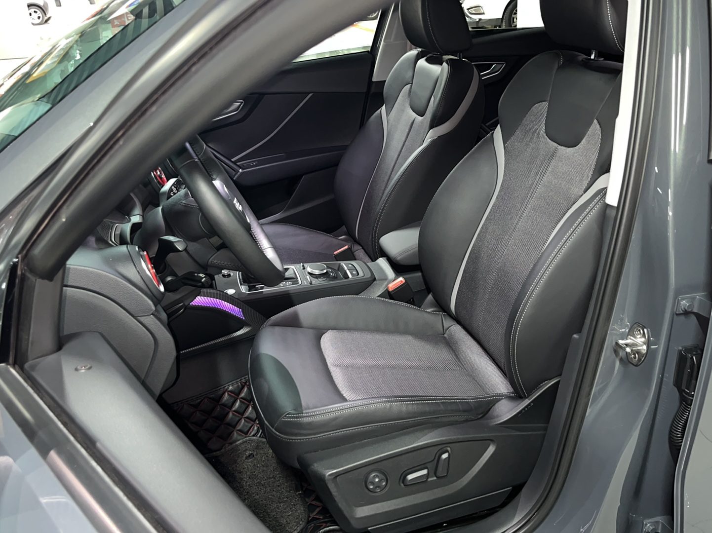 奥迪Q2L 2020款 35 TFSI 时尚动感型