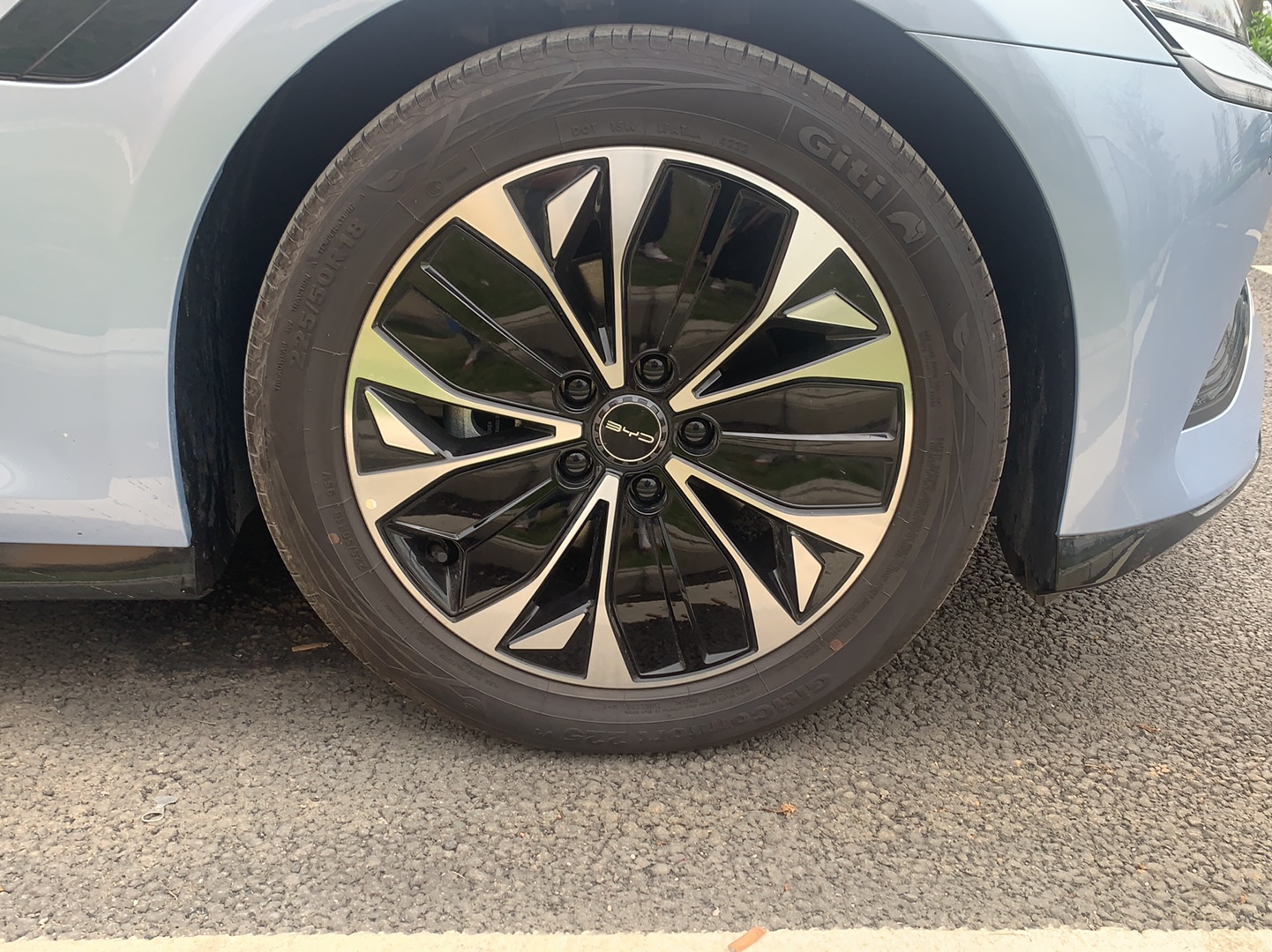 比亚迪 海豹 2022款 550km 标准续航后驱版尊贵型