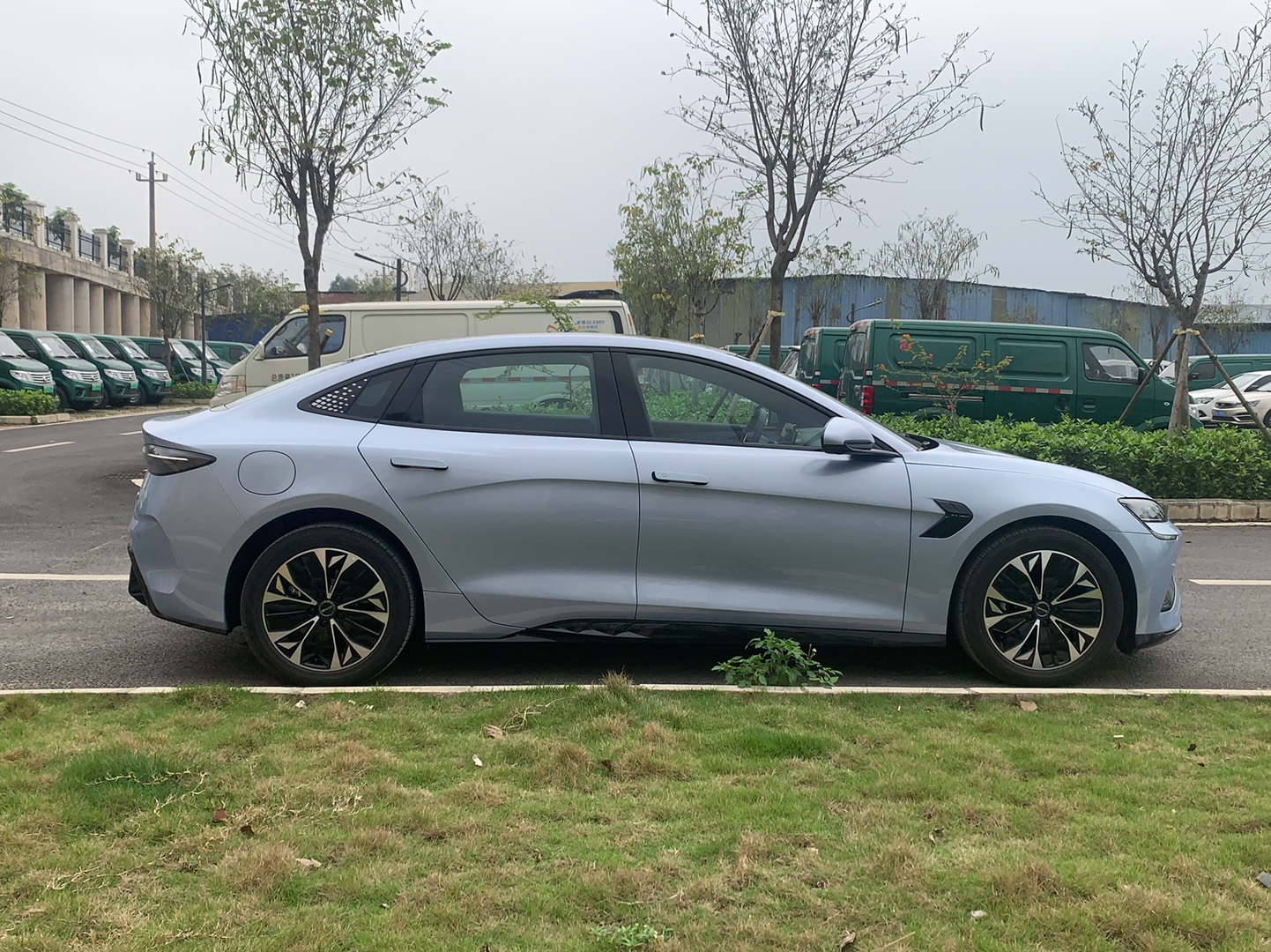 比亚迪 海豹 2022款 550km 标准续航后驱版尊贵型