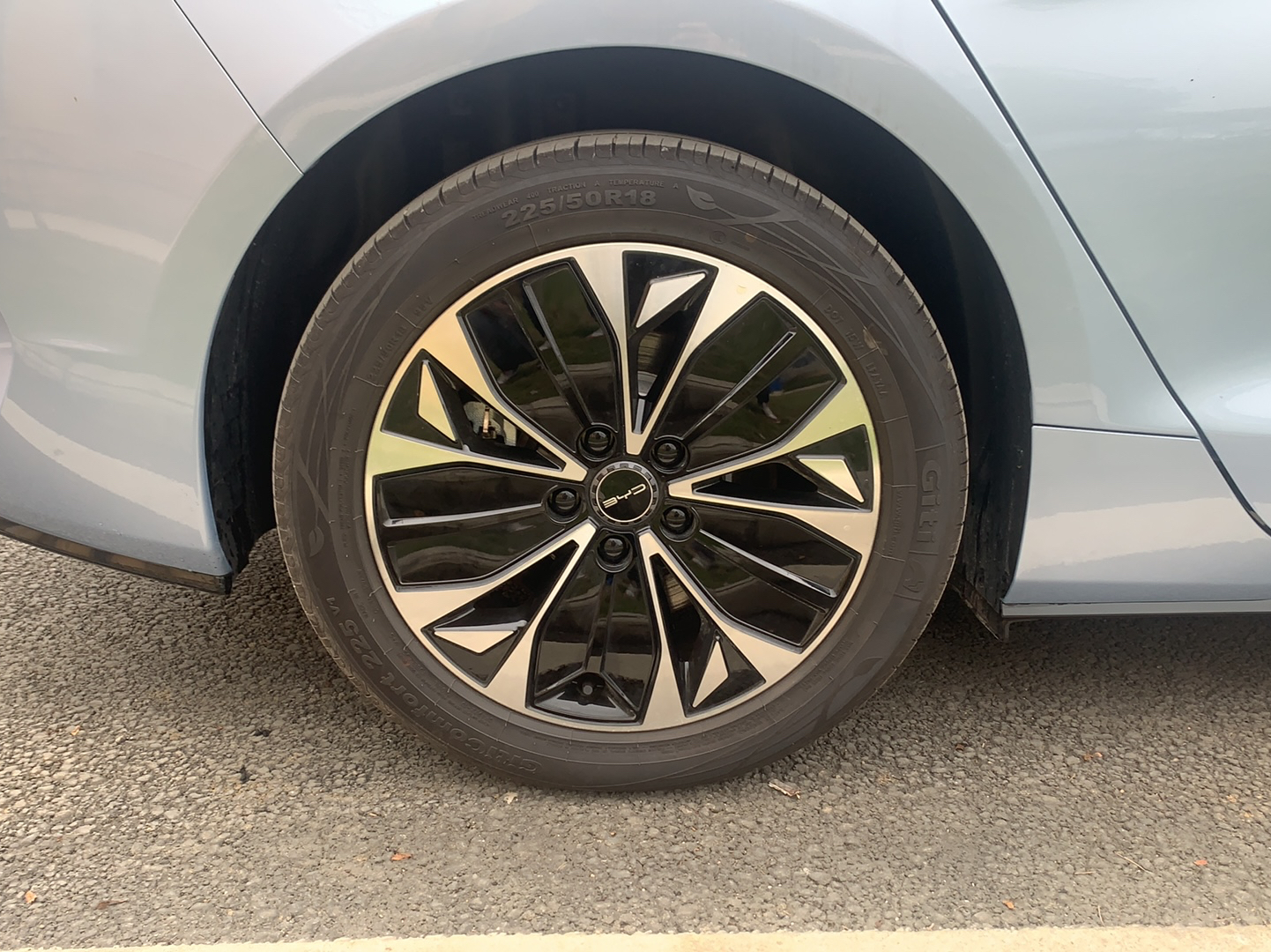 比亚迪 海豹 2022款 550km 标准续航后驱版尊贵型