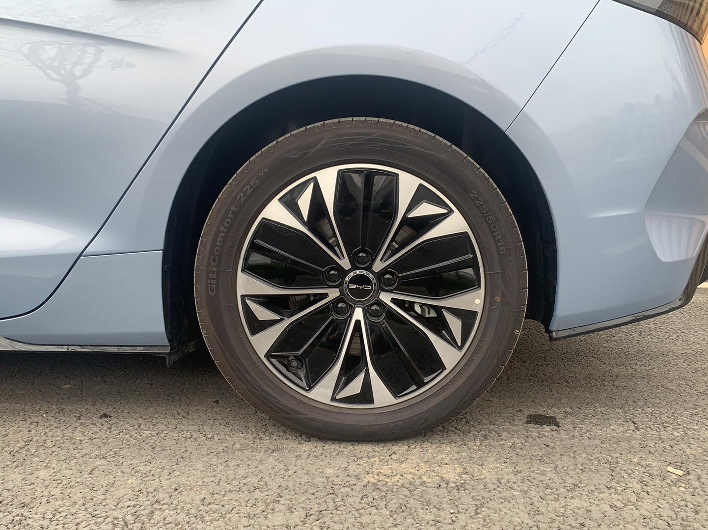 比亚迪 海豹 2022款 550km 标准续航后驱版尊贵型