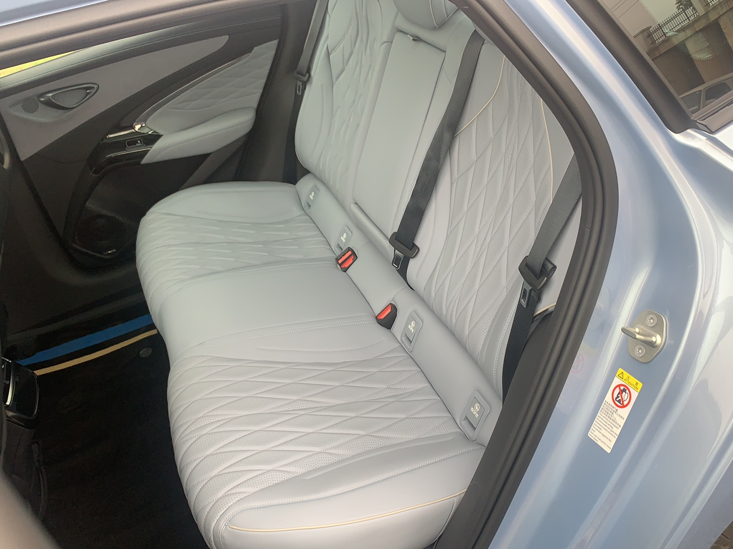 比亚迪 海豹 2022款 550km 标准续航后驱版尊贵型