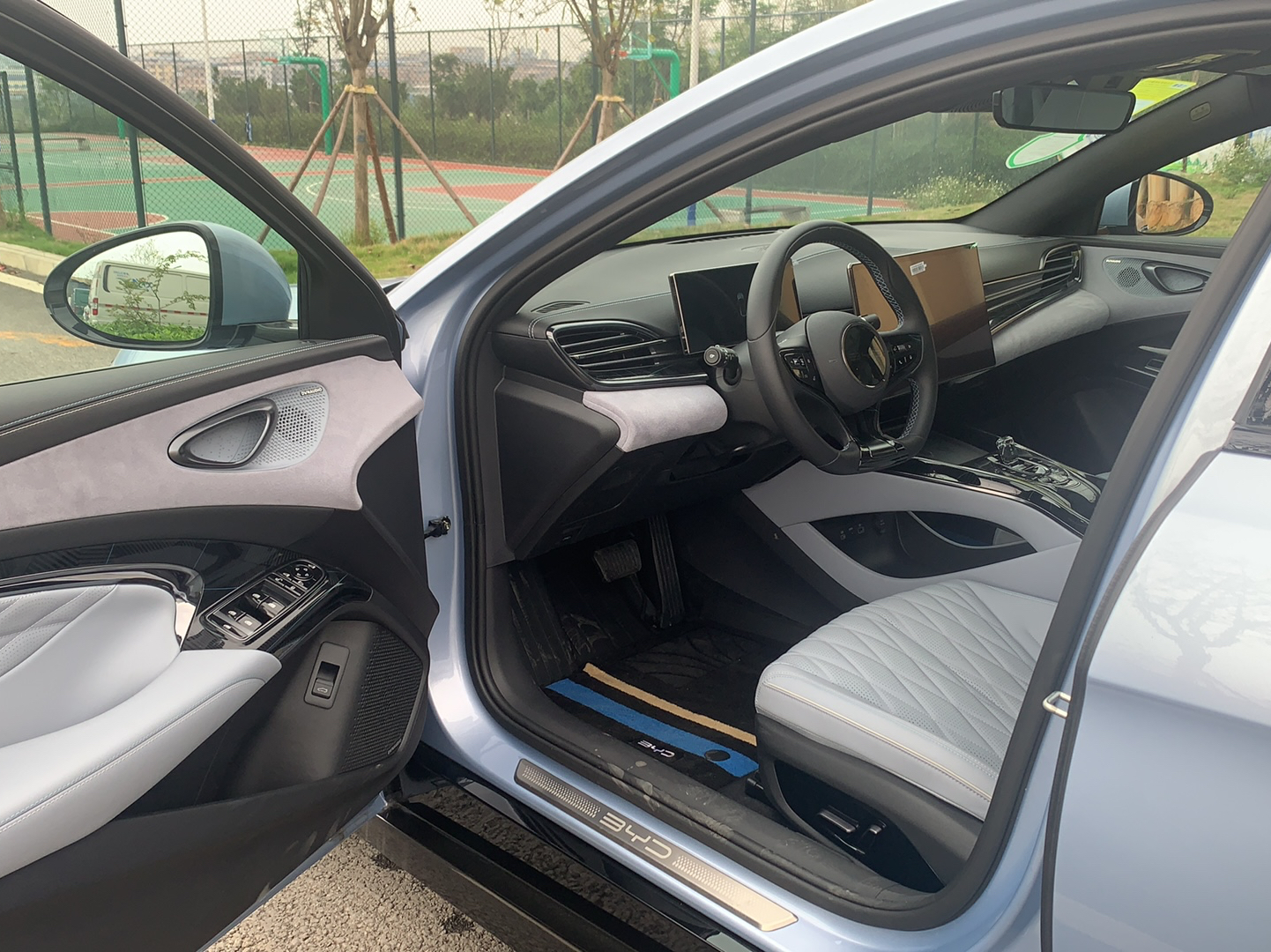 比亚迪 海豹 2022款 550km 标准续航后驱版尊贵型