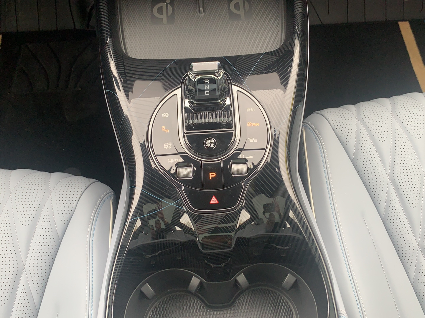 比亚迪 海豹 2022款 550km 标准续航后驱版尊贵型