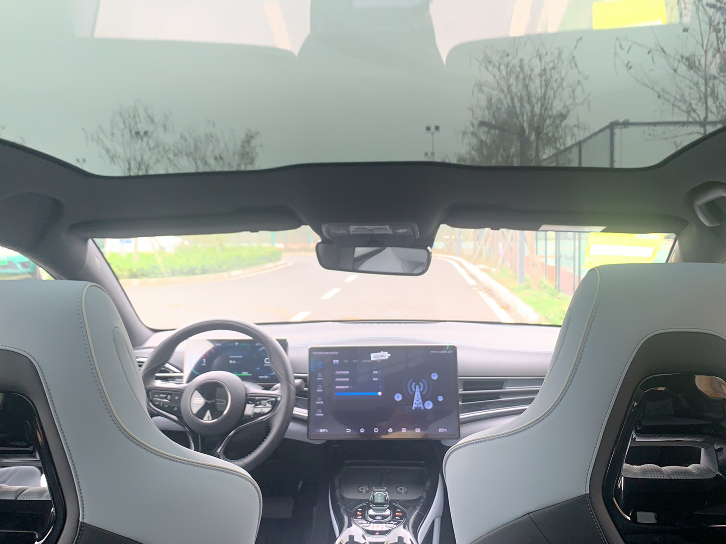 比亚迪 海豹 2022款 550km 标准续航后驱版尊贵型