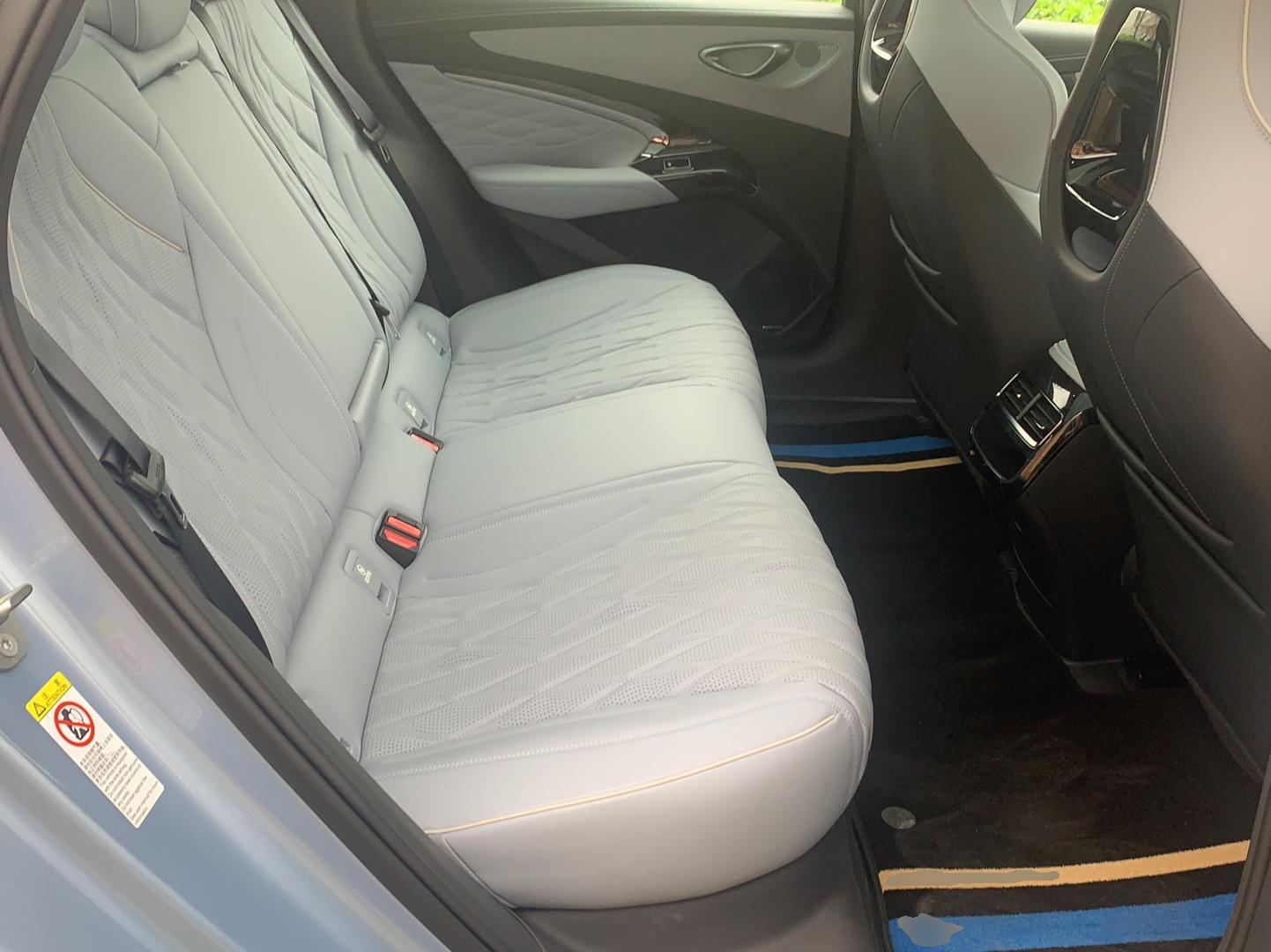 比亚迪 海豹 2022款 550km 标准续航后驱版尊贵型