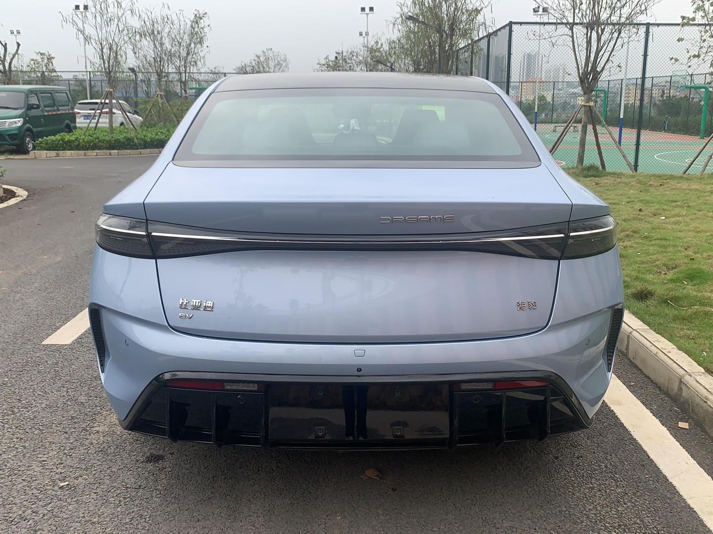 比亚迪 海豹 2022款 550km 标准续航后驱版尊贵型