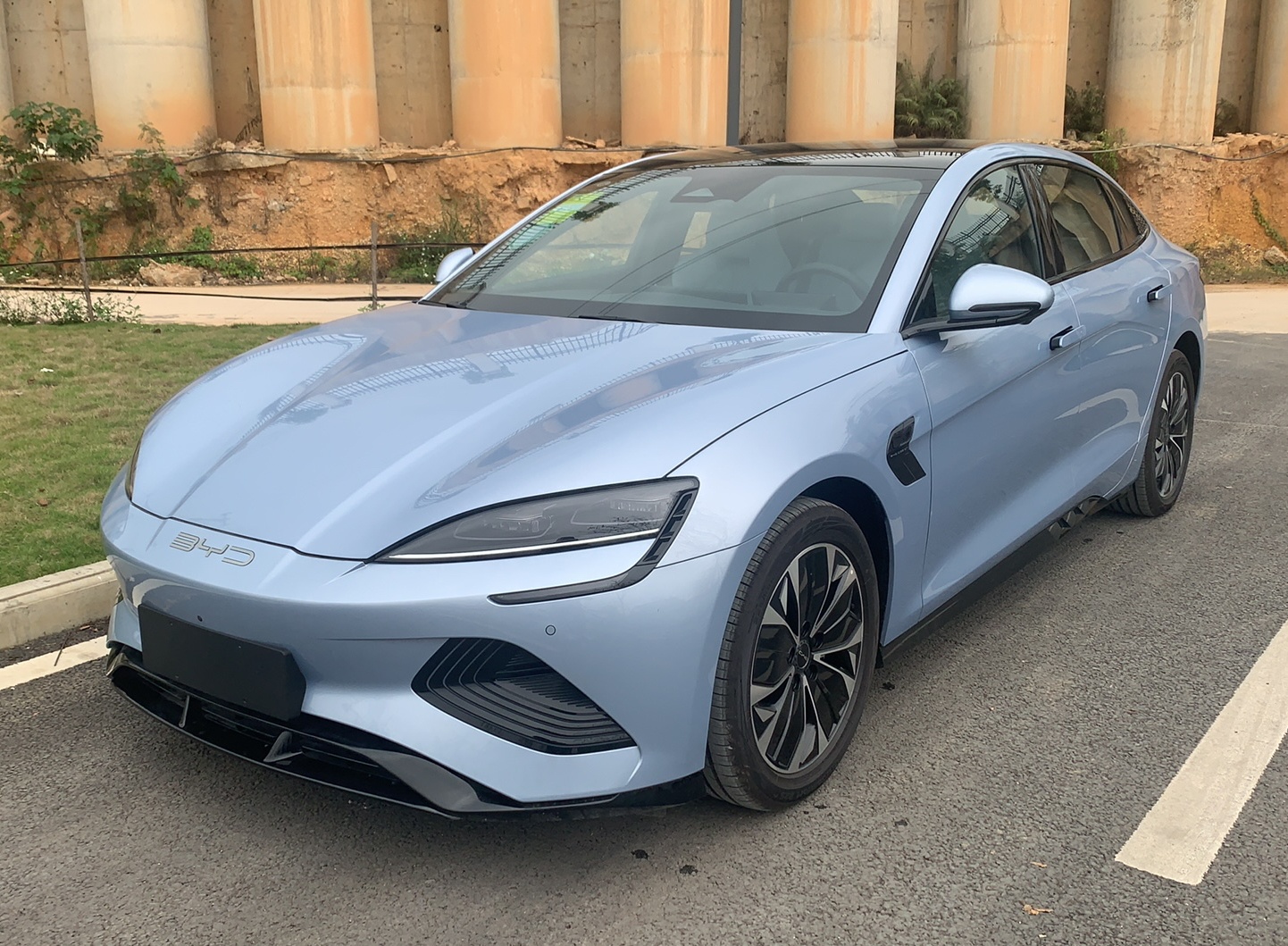 比亚迪 海豹 2022款 550km 标准续航后驱版尊贵型