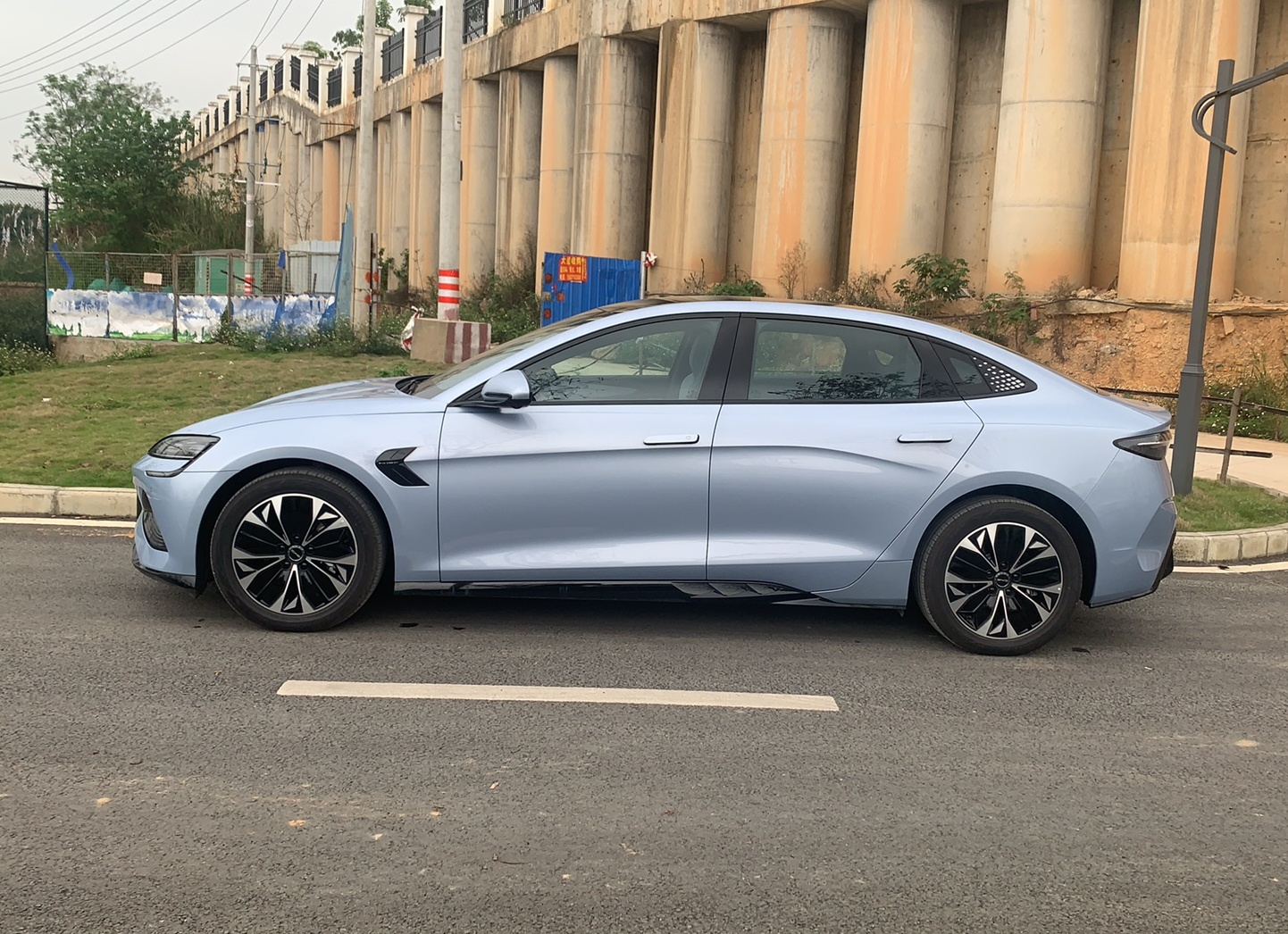 比亚迪 海豹 2022款 550km 标准续航后驱版尊贵型