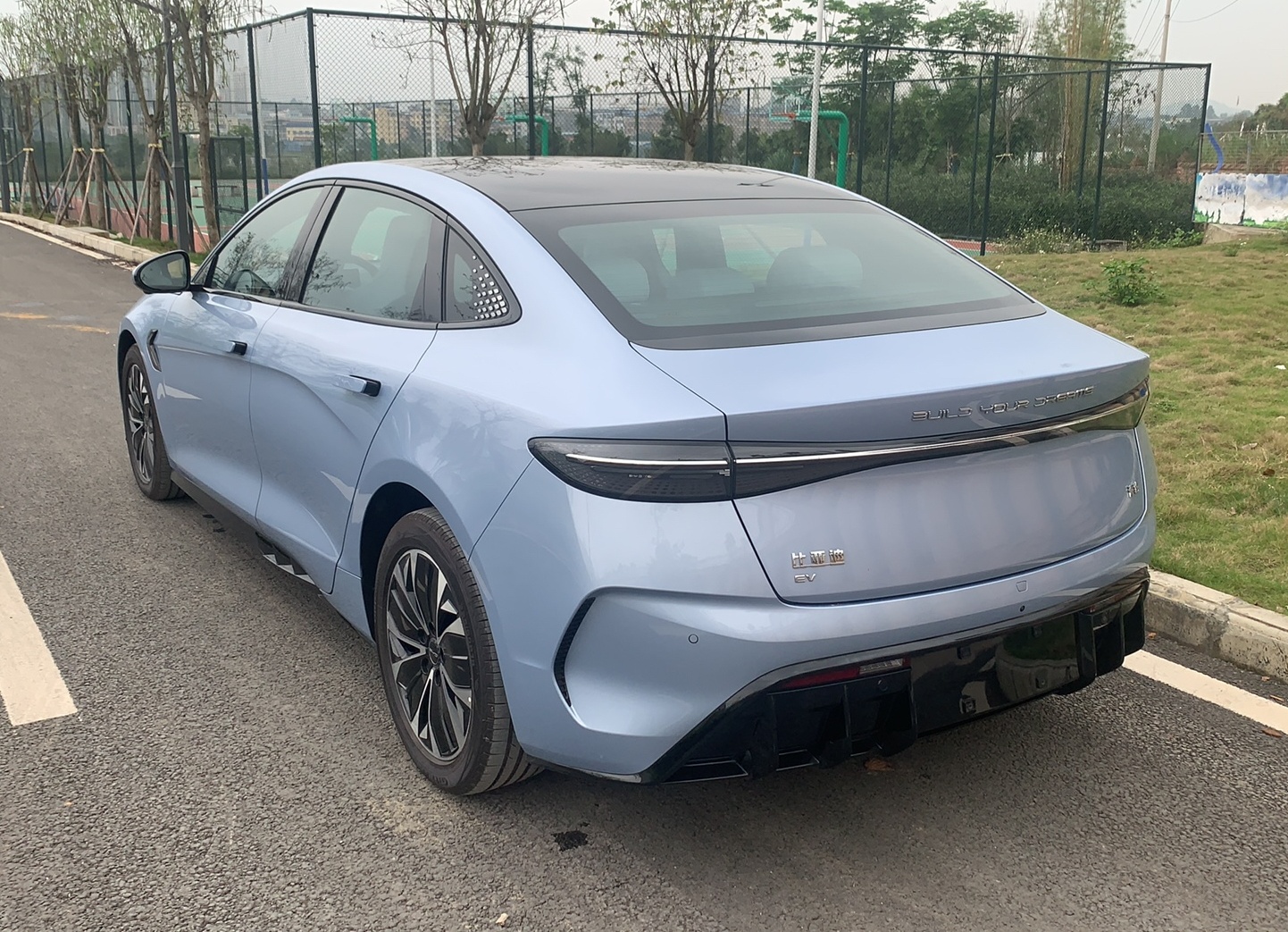 比亚迪 海豹 2022款 550km 标准续航后驱版尊贵型