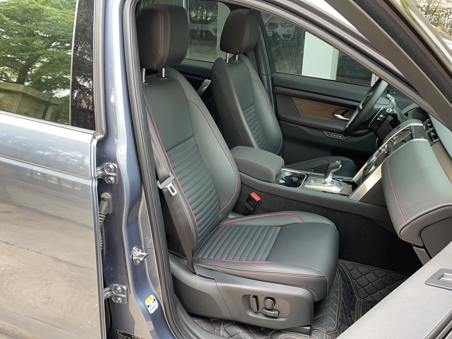 路虎 发现运动版 2022款 249PS R-Dynamic SE 性能科技版 5座