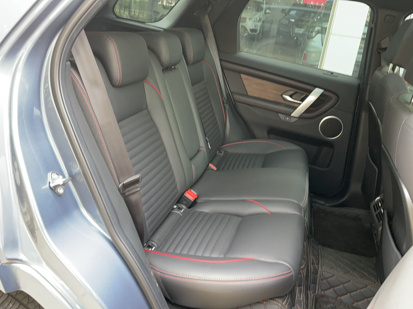 路虎 发现运动版 2022款 249PS R-Dynamic SE 性能科技版 5座