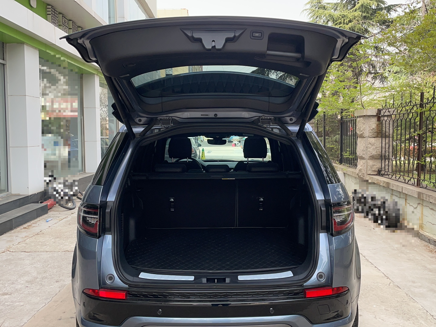 路虎 发现运动版 2022款 249PS R-Dynamic SE 性能科技版 5座