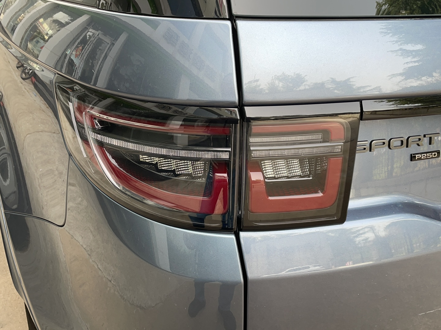 路虎 发现运动版 2022款 249PS R-Dynamic SE 性能科技版 5座