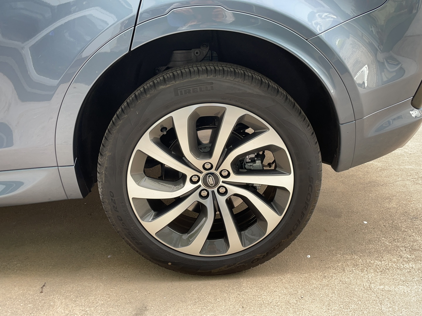 路虎 发现运动版 2022款 249PS R-Dynamic SE 性能科技版 5座