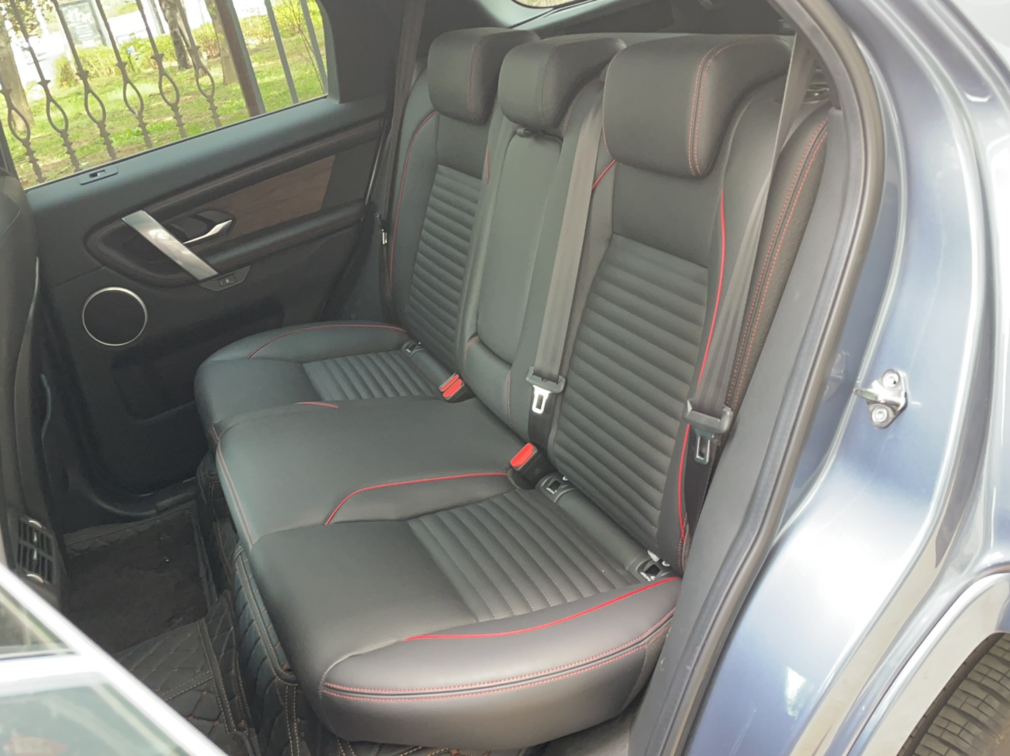 路虎 发现运动版 2022款 249PS R-Dynamic SE 性能科技版 5座