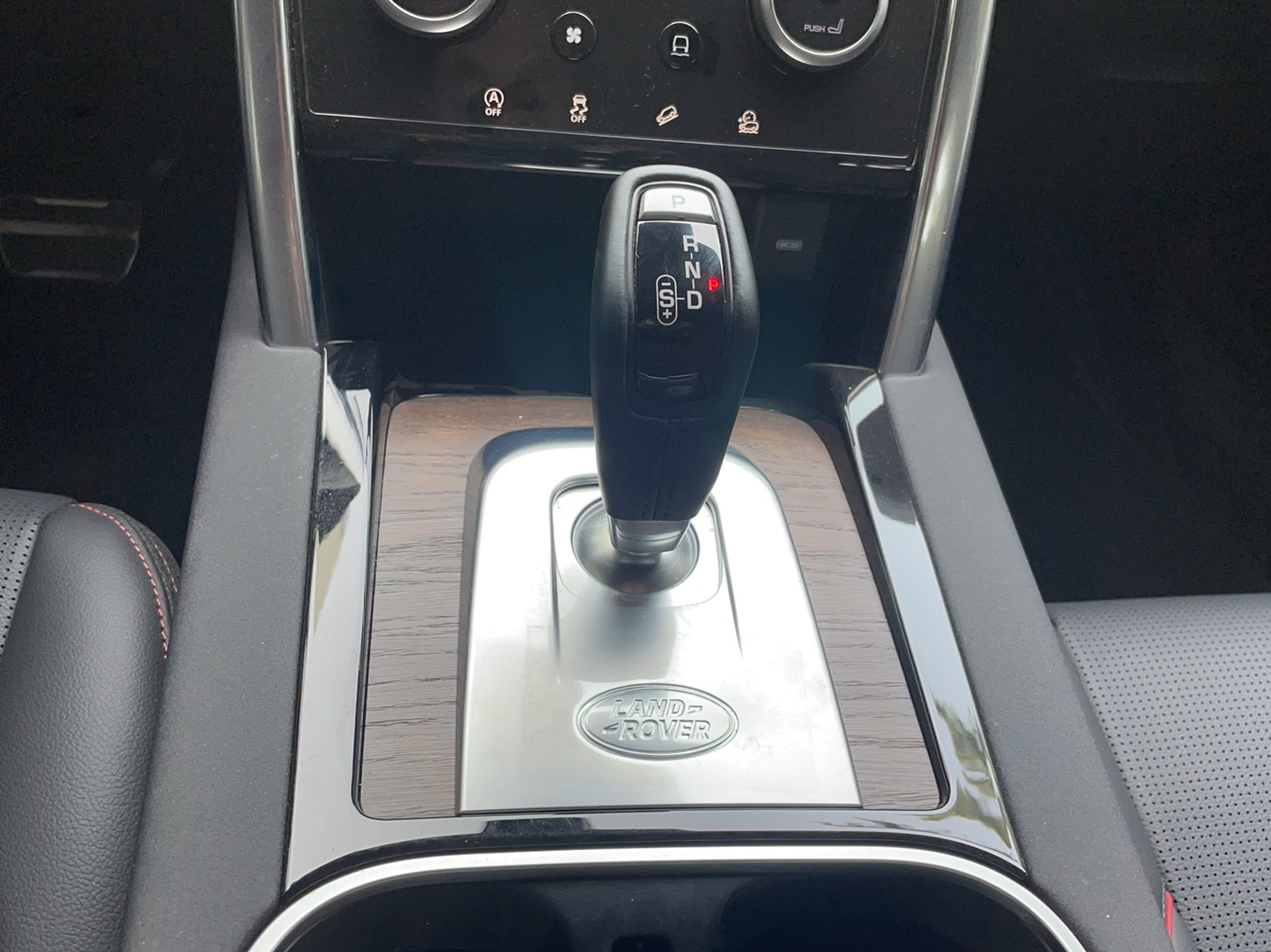 路虎 发现运动版 2022款 249PS R-Dynamic SE 性能科技版 5座