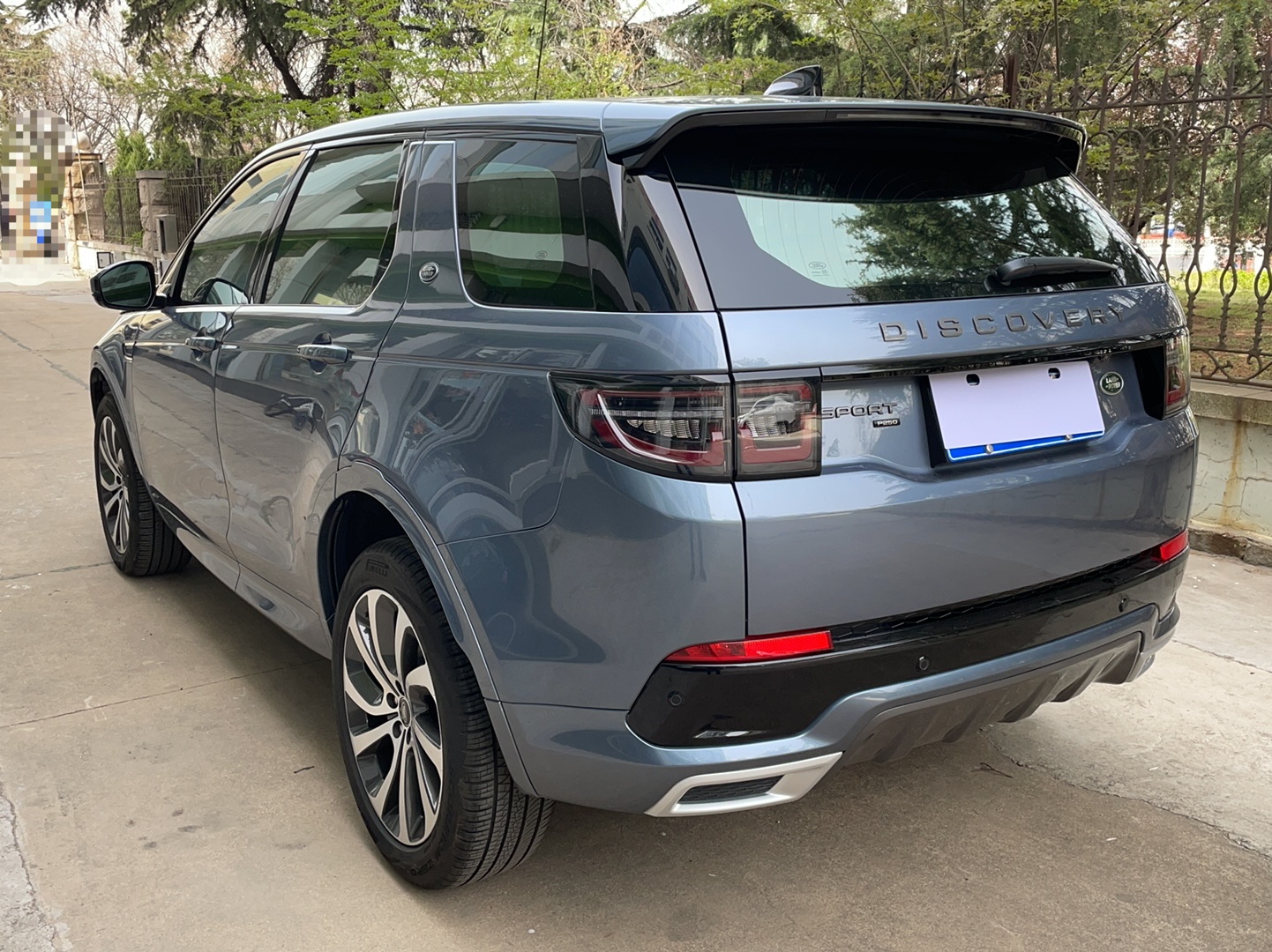 路虎 发现运动版 2022款 249PS R-Dynamic SE 性能科技版 5座