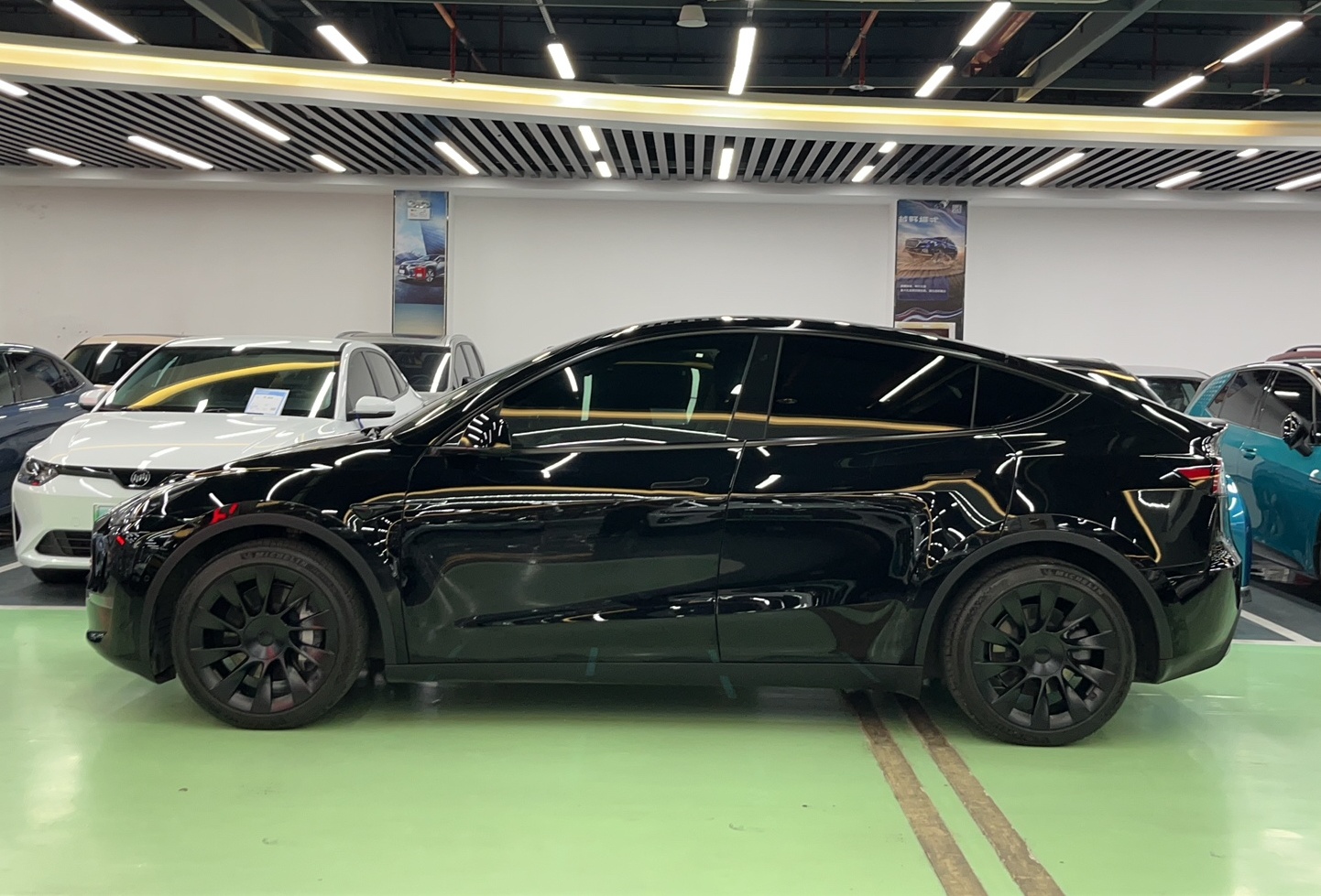 特斯拉 Model Y 2021款 标准续航后驱版