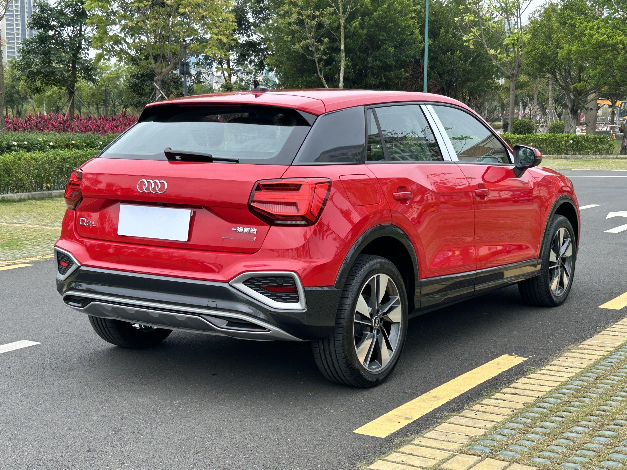 奥迪Q2L 2022款 35 TFSI 时尚致雅型