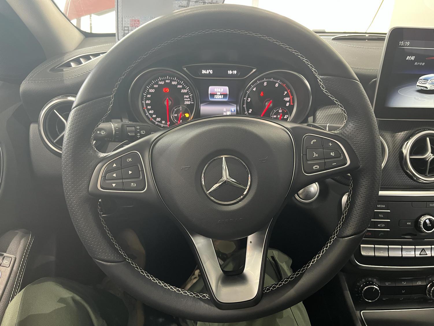 奔驰GLA级 2018款 GLA 220 4MATIC 运动型