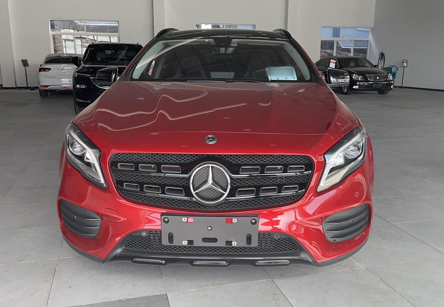 奔驰GLA级 2018款 GLA 220 4MATIC 运动型