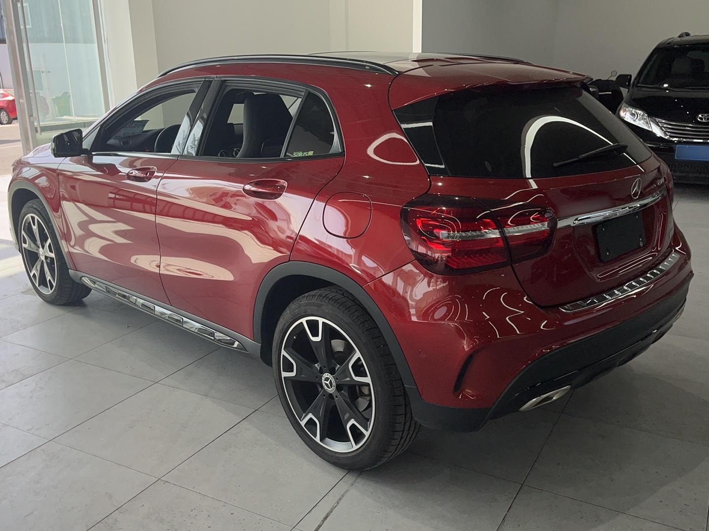 奔驰GLA级 2018款 GLA 220 4MATIC 运动型